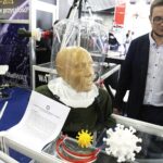 08.09.2021. Kielce. Międzynarodowy Salon Przemysłu Obronnego. Wojkowa Akademia Techniczna. Hełm do tlenoterapii przy COVD-19 / Jarosław Kubalski / Radio Kielce