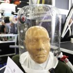 08.09.2021. Kielce. Międzynarodowy Salon Przemysłu Obronnego. Wojkowa Akademia Techniczna. Hełm do tlenoterapii przy COVD-19 / Jarosław Kubalski / Radio Kielce