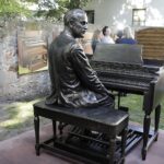 09.09.2021 Kielce. Pałacyk T. Zielińskiego. Odsłonięcie pomnika Laurensa Hammonda / Jarosław Kubalski / Radio Kielce