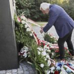 11.09.2021 Kielce. 20. rocznica zamachu na World Trade Center. Złożenie wieńca pod pomnikiem Homo Homini. Na zdjęciu: wicemarszałek Sejmu Ryszard Terlecki / Jarosław Kubalski / Radio Kielce