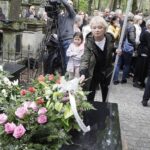 14.09.2021 Warszawa. Cmentarz na Powązkach. Pogrzeb aktora Wiesława Gołasa. Aktorka Magdalena Zawadzka / Jarosław Kubalski / Radio Kielce