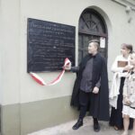 16.09.2021 Kielce. Odsłonięcie tablicy upamiętniającej Piotra Michałowskiego na budynku fabryki pomp / Jarosław Kubalski / Radio Kielce