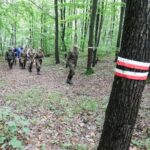 19.09.2021. Szewce. 77. rocznica bitwy w Szewcach. Na zdjęciu (w środku): Dionizy Krawczyński - prezes Stowarzyszenia Grup Rekonstrukcji Historycznych „Jodła” / Jarosław Kubalski / Radio Kielce