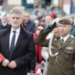 19.09.2021 Chęciny. 30 lecie samorządu terytorialnego. Na zdjęciu od lewej: senator Prawa i Sprawiedliwości Krzysztof Słoń i dowódca 10. Świętokrzyskiej Brygady Obrony Terytorialnej płk Piotr Hałys / Jarosław Kubalski / Radio Kielce