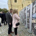 26.09.2021. Koprzywnica.Otwarcie wystawy „…ksiądz musi zaprzestać. Życie i działalność księdza Romana Kotlarza” / Emilia Sitarska / Radio Kielce