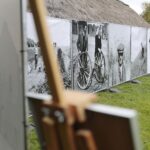 24.09.2021. Tokarnia. Muzeum Wsi Kieleckiej. Wystawa "Portret zapomnianej prowincji kieleckiej. Pierściński, Buczkowski, Gajewski" / Wiktor Taszłow / Radio Kielce