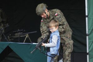 26.09.2021. Chęciny. Rodzinny piknik sportowy WOTGames / Wiktor Taszłow / Radio Kielce