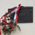 20.09.2021. Miedzianka. Odsłonięcie pamiątkowej tablicy upamiętniającej braci Łaszczyńskich / Sebastian Kalwat / Radio Kielce