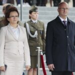 25.09.2021. Kielce. Wspólna przysięga elewów i terytorialsów. Na zdjęciu (od lewej): poseł Agata Wojtyszek i wiceminister Piotr Wawrzyk / Wiktor Taszłow / Radio Kielce