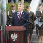 25.09.2021. Kielce. Wspólna przysięga elewów i terytorialsów. Na zdjęciu (przemawia) senator Jarosław Rusiecki / Wiktor Taszłow / Radio Kielce