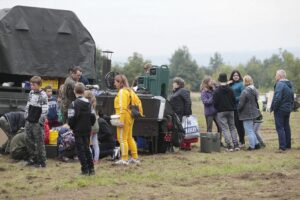 26.09.2021. Chęciny. Rodzinny piknik sportowy WOTGames / Wiktor Taszłow / Radio Kielce