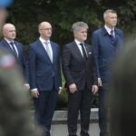 26.09.2021. Kielce. Obchody 82. rocznicy utworzenia Polskiego Państwa Podziemnego. Na zdjęciu (od lewej): Rafał Nowak - wicewojewoda świętokrzyski, Piotr Wawrzyk - wiceminister spraw zagranicznych, senator Krzysztof Słoń, Bogdan Wenta - prezydent Kielc, Jarosław Karyś - przewodniczący Rady Miasta Kielce / Wiktor Taszłow / Radio Kielce