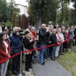 26.09.2021. Jędrzejów. Odsłonięcie tablicy poświęconej Kornelowi Morawieckiemu / Wiktor Taszlow / Radio Kielce