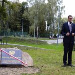 26.09.2021. Jędrzejów. Odsłonięcie tablicy poświęconej Kornelowi Morawieckiemu. Na zdjęciu: Mateusz Morawiecki - premier rządu / Wiktor Taszlow / Radio Kielce