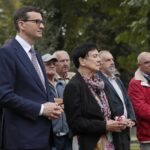 26.09.2021. Jędrzejów. Odsłonięcie tablicy poświęconej Kornelowi Morawieckiemu. Na zdjęciu: Mateusz Morawiecki - premier rządu / Wiktor Taszlow / Radio Kielce