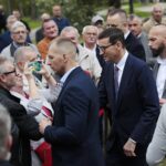 26.09.2021. Jędrzejów. Odsłonięcie tablicy poświęconej Kornelowi Morawieckiemu. Na zdjęciu: Mateusz Morawiecki - premier rządu / Wiktor Taszlow / Radio Kielce