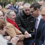 26.09.2021. Jędrzejów. Odsłonięcie tablicy poświęconej Kornelowi Morawieckiemu. Na zdjęciu: Mateusz Morawiecki - premier rządu / Wiktor Taszlow / Radio Kielce