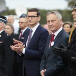 26.09.2021. Nawarzyce. Obchody 100. rocznicy powstania OSP. Na zdjęciu (w środku): Mateusz Morawiecki - premier rządu, Zbigniew Koniusz - wojewoda świętokrzyski / Wiktor Taszłow / Radio Kielce