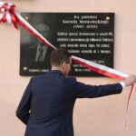 26.09.2021. Nawarzyce. Obchody 100. rocznicy powstania OSP. Odsłonięcie tablicy upamiętniającej założycieli jednostki oraz tablicy poświęconej Kornelowi Morawieckiemu. Na zdjęciu: Mateusz Morawiecki - premier rządu / Wiktor Taszłow / Radio Kielce