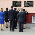 26.09.2021. Nawarzyce. Obchody 100. rocznicy powstania OSP. Odsłonięcie tablicy upamiętniającej założycieli jednostki oraz tablicy poświęconej Kornelowi Morawieckiemu / Wiktor Taszłow / Radio Kielce