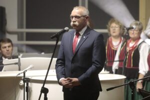 26.09.2021. Ciekoty. Uroczystość 100-lecia chóru Masłowianie. Na zdjęciu: Tomasz Lato - wójt Masłowa / Wiktor Taszłow / Radio Kielce