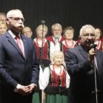 26.09.2021. Ciekoty. Uroczystość 100-lecia chóru Masłowianie. Na zdjęciu (od lewej): Tomasz Lato - wójt Masłowa, Krzysztof Lipiec - szef świętokrzyskich struktur PiS / Wiktor Taszłow / Radio Kielce