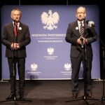 27.09.2021. Kielce. Konferencja prasowa ministra zdrowia oraz wojewody świętokrzyskiego. Na zdjęciu (od lewej): Zbigniew Koniusz - wojewoda świętokrzyski i Adam Niedzielski - minister zdrowia / Wiktor Taszłow / Radio Kielce