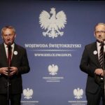 27.09.2021. Kielce. Konferencja prasowa ministra zdrowia oraz wojewody świętokrzyskiego. Na zdjęciu (od lewej): Zbigniew Koniusz - wojewoda świętokrzyski i Adam Niedzielski - minister zdrowia / Wiktor Taszłow / Radio Kielce