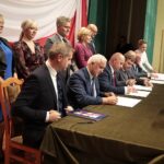 27.09.2021. Chmielnik. Uroczysta sesja rady gminy oraz podpisanie z sąsiednimi gminami porozumienia o współpracy / Wiktor Taszłow / Radio Kielce