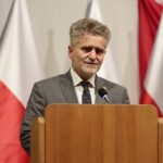 27.09.2021. Chmielnik. Uroczysta sesja rady gminy oraz podpisanie z sąsiednimi gminami porozumienia o współpracy. Na zdjęciu: senator Krzysztof Słoń / Wiktor Taszłow / Radio Kielce