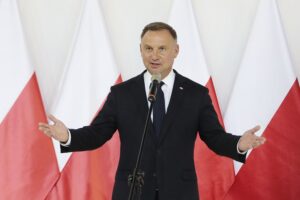 07.09.2021. Kielce. MSPO. Podpisanie umów związanych z pozyskaniem sprzętu wojskowego na potrzeby Sił Zbrojnych. Na zdjęciu: prezydent Andrzej Duda / Wiktor Taszlow / Radio Kielce