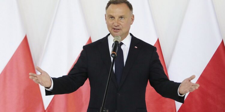 07.09.2021. Kielce. MSPO. Podpisanie umów związanych z pozyskaniem sprzętu wojskowego na potrzeby Sił Zbrojnych. Na zdjęciu: prezydent Andrzej Duda / Wiktor Taszlow / Radio Kielce