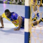 08.09.2021. Kielce. Mecz Łomża Vive Kielce - Gwardia Opole. Na zdjęciu: Dylan Nahi / Wiktor Taszłow / Radio Kielce