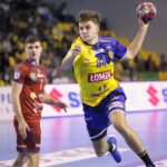 08.09.2021. Kielce. Mecz Łomża Vive Kielce - Gwardia Opole. Na zdjęciu (w środku): Sigvaldi Gudjonsson / Wiktor Taszłow / Radio Kielce