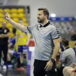 08.09.2021. Kielce. Mecz Łomża Vive Kielce - Gwardia Opole. Na zdjęciu: Rafał Kuptel - trener Gwardii / Wiktor Taszłow / Radio Kielce