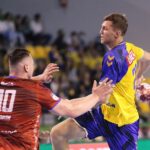 08.09.2021. Kielce. Mecz Łomża Vive Kielce - Gwardia Opole. Na zdjęciu (z prawej): Władysław Kulesz / Wiktor Taszłow / Radio Kielce