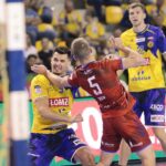 08.09.2021. Kielce. Mecz Łomża Vive Kielce - Gwardia Opole> Na zdjęciu (z lewej): Szymon Sićko / Wiktor Taszłow / Radio Kielce