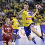 08.09.2021. Kielce. Mecz Łomża Vive Kielce - Gwardia Opole. Na zdjęciu (z prawej): Sigvaldi Gudjonsson / Wiktor Taszłow / Radio Kielce