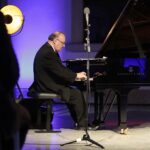 29.09.2021. Warszawa. Zamek Ujazdowski. Koncert Muzyki Polskiej promujący Międzynarodowy Festiwal Muzyczny im. Krystyny Jamróz w Busku-Zdroju. Na zdjęciu: Artur Jaroń - dyrektor artystyczny festiwalu / Wiktor Taszłow / Radio Kielce