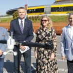 09.09.2021. Kielce. Konferencja przed I Festiwalem Wiatru. Na zdjęciu (od lewej): Dariusz Detka – dyrektor Wydziału Przedsiębiorczości i Komunikacji Społecznej, Bogdan Wenta – prezydent Kielc, Iwona Sabat – kierownik Biura Promocji i Współpracy z Zagranicą urzędu miasta, prof. Jerzy Piotrowski – przedstawiciel Politechniki Świętokrzyskiej / Wiktor Taszłow / Radio Kielce