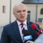 09.09.2021. Kielce. Rajd „Kieleccy Westerplatczycy - śladami bohaterów II wojny światowej”. Na zdjęciu: wicewojewoda Rafał Nowak / Wiktor Taszłow / Radio Kielce