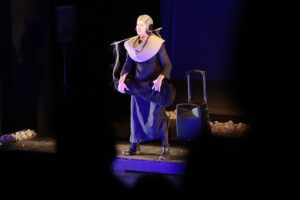 10.09.2021. Kielce. Teatr im. Stefana Żeromskiego. Spektakl „Dziewczyna ze strunami” / Wiktor Taszłow / Radio Kielce