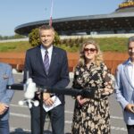 09.09.2021. Kielce. Konferencja przed I Festiwalem Wiatru. Na zdjęciu (od lewej): Dariusz Detka – dyrektor Wydziału Przedsiębiorczości i Komunikacji Społecznej, Bogdan Wenta – prezydent Kielc, Iwona Sabat – kierownik Biura Promocji i Współpracy z Zagranicą urzędu miasta, prof. Jerzy Piotrowski – przedstawiciel Politechniki Świętokrzyskiej / Wiktor Taszłow / Radio Kielce