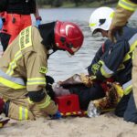 13.09.2021. Zalew Adrzejówka. Ćwiczenia: wypadek, pożar, pierwsza pomoc / Wiktor Taszłow / Radio Kielce