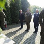 13.09.2021. Kielce. 32. rocznica powstania Centrum Przygotowań do Misji Zagranicznych. Na zdjęciu (od lewej): Zbigniew Koniusz - wojewoda świętokrzyski, płk dr Paweł Chabielski - komendant Centrum Przygotowań do Misji Zagranicznych w Kielcach i gen. bryg. Marek Olbrycht - były komendant Wojskowego Centrum Szkolenia dla potrzeb Sił Pokojowych ONZ / Wiktor Taszłow / Radio Kielce