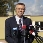 14.09.2021. Kielce. Przekazanie kluczy lokatorom do mieszkań komunalnych. Na zdjęciu: Bogdan Wenta - prezydent Kielc / Wiktor Taszłow / Radio Kielce