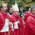 14.09.2021. Święty Krzyż. Uroczystości odpustowe na Świętym Krzyżu. Na zdjęciu (w środku): bp Krzysztof Nitkiewicz - ordynariusz diecezji sandomierskiej / Wiktor Taszłow / Radio Kielce