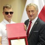 15.09.2021. Kielce. Spotkanie wojewody świętokrzyskiego z paraolimpijczykami. Na zdjęciu (od lewej): Wojciech Makowski, Zbigniew Koniusz - wojewoda świętokrzyski / Wiktor Taszłow / Radio Kielce