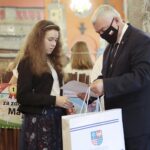 20.09.2021. Kielce. Wręczenie nagród laureatom konkursu "Dobry bo Polski". Na zdjęciu (od lewej): Antonina Kabała