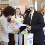 20.09.2021. Kielce. Wręczenie nagród laureatom konkursu "Dobry bo Polski". Na zdjęciu (od lewej): Maja Wróbel -